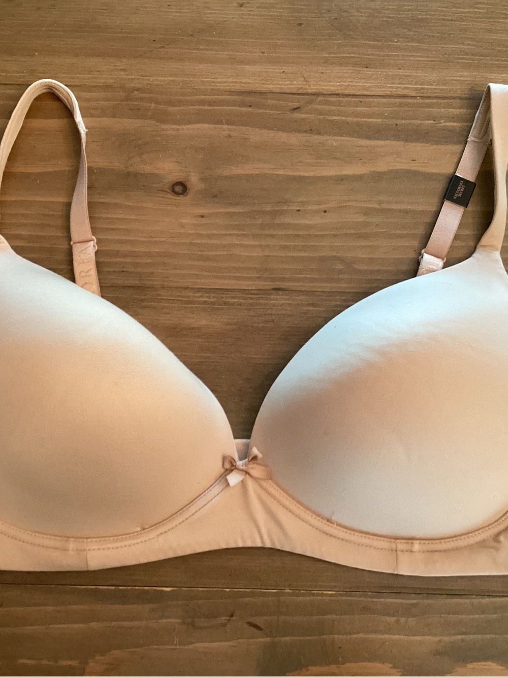 Body By Victoria Size 40 D Nude Wireless Convertible bra new without tag